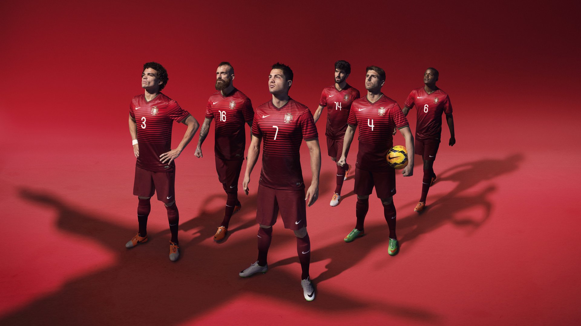 运动界亮点：女足比赛中的激烈对抗！，女足名场面